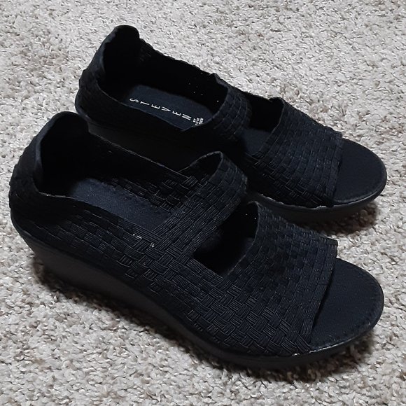 Women's Steve Madden Black Wedge Basket Weave Style Open Toe Shoes Size 8 - Picture 2 of 7